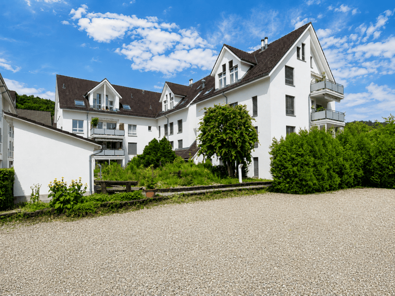 Grosszügige 4½-Zimmer-Wohnung mit Wintergarten und zwei Tiefgaragenplätzen (1)