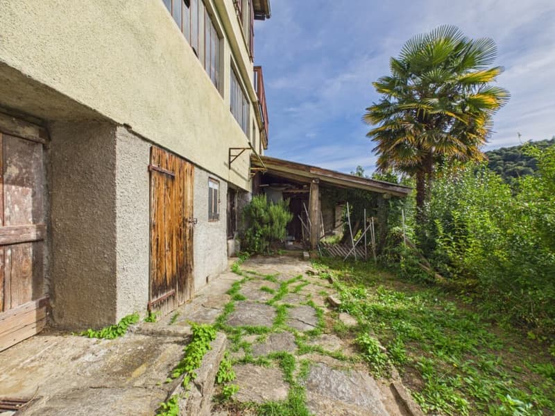 Casa unifamiliare con luminoso giardino d'inverno, posto auto e piccola area di verde privato (15)