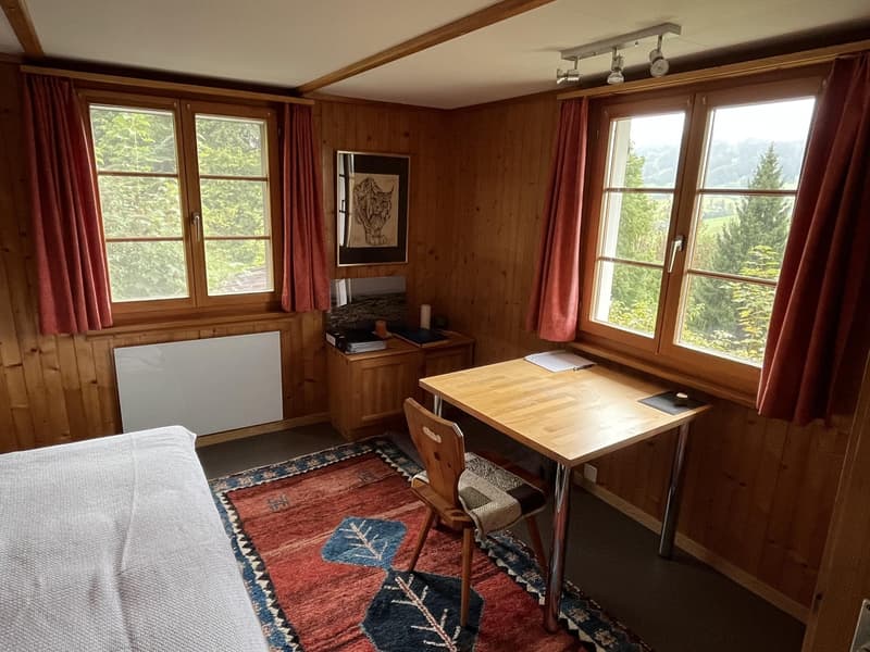 Cozy little house in the middle of nature. (4)