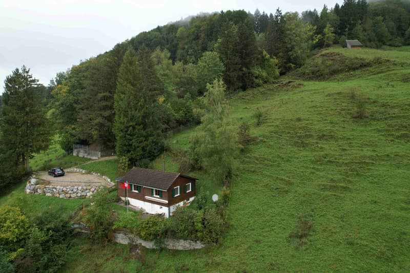 Cozy little house in the middle of nature. (15)