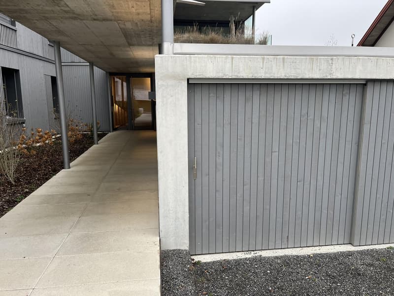 Appartement de 4,5 pièces à valeur neuve avec grand balcon (vue sur la montagne et le lac) et 2 places de parking en sous-sol. (5)