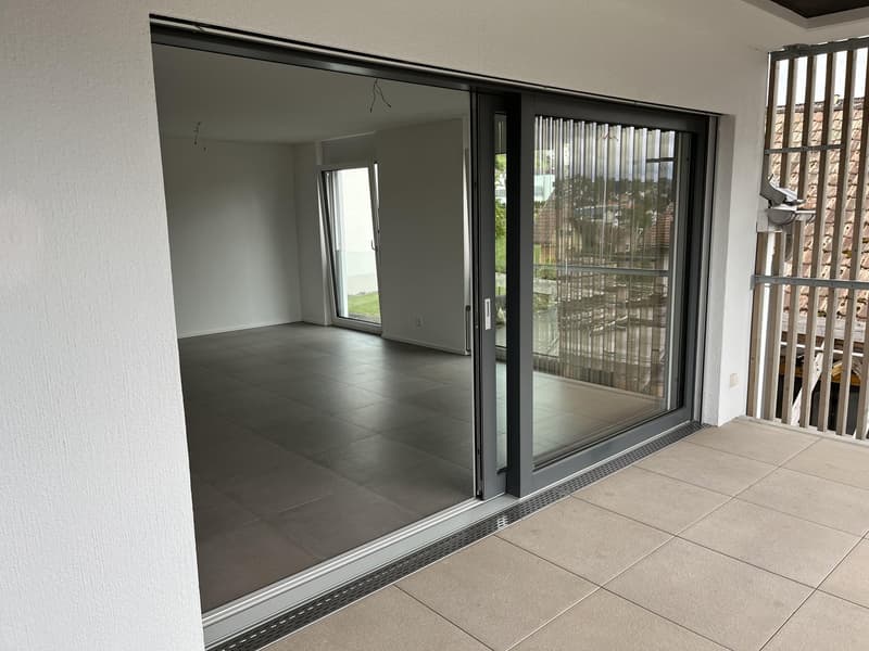 empty room, sliding glass doors, tiled floor, balcony