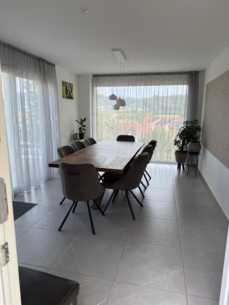 Zwei-Generationen-Haus an ruhiger Hanglange. (12)