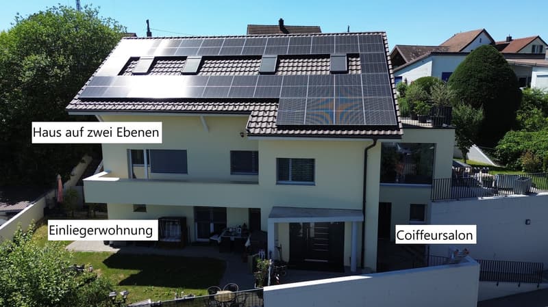 Zwei-Generationen-Haus an ruhiger Hanglange. (1)