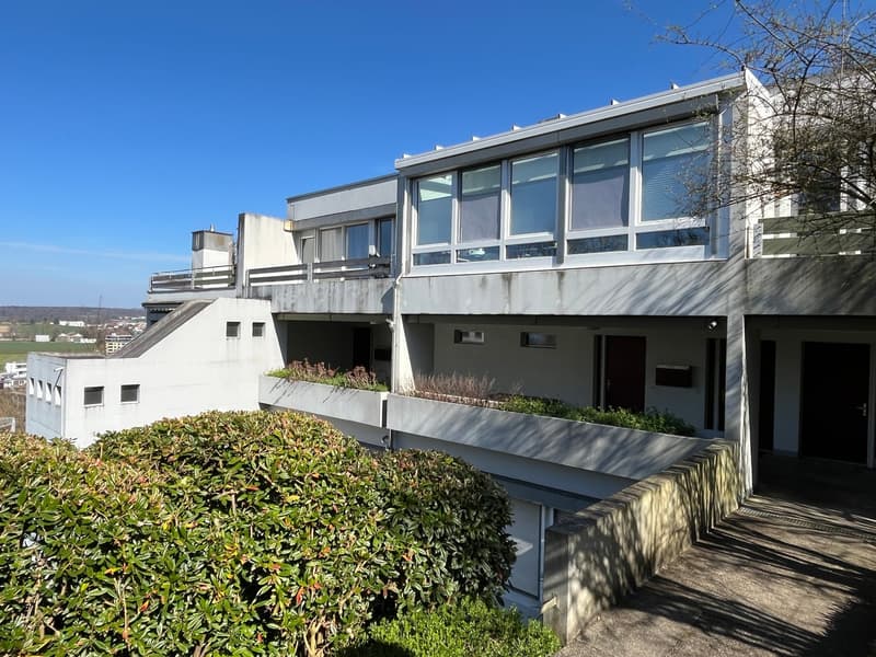 5.5-Zimmer Maisonette-Wohnung mit Gartensitzplatz hoch über dem Greifensee. (2)