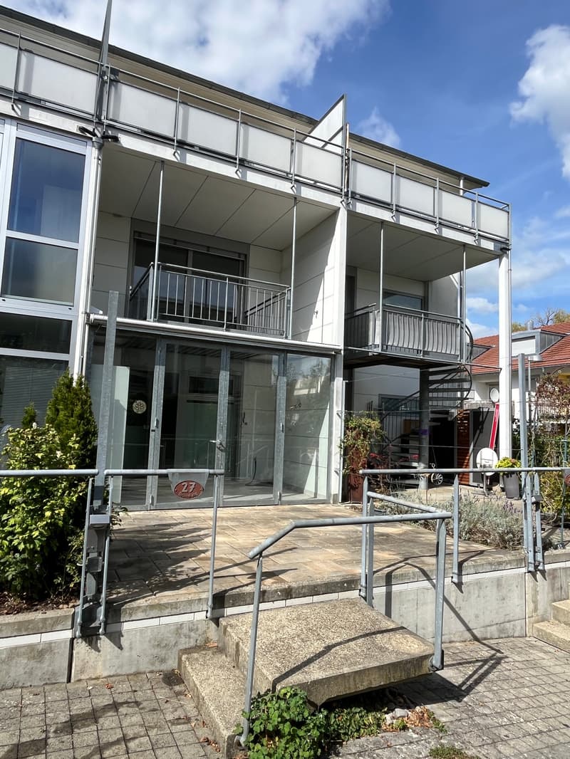 5.5 Zimmer-Reiheneinfamilienhaus mit Wintergarten, 2 Balkonen und 2 Garagenboxen. (3)