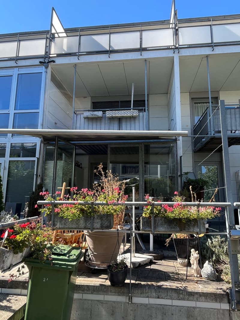 5.5 Zimmer-Reiheneinfamilienhaus mit Wintergarten, 2 Balkonen und 2 Garagenboxen. (4)