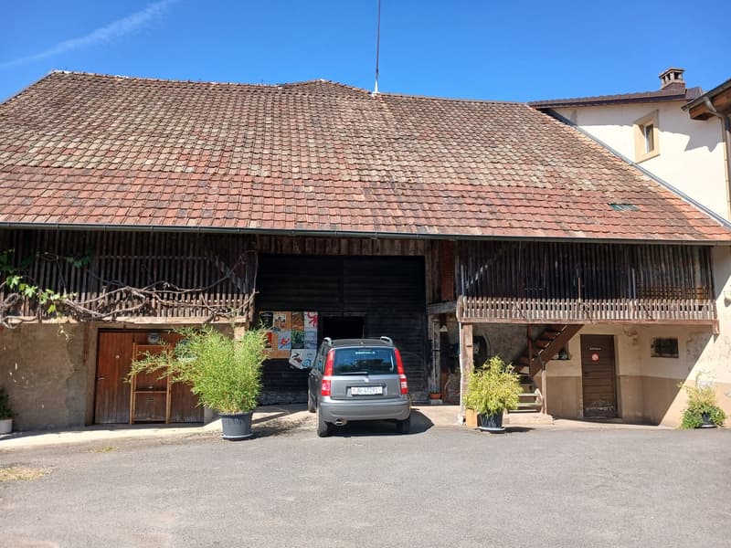 Bauernhaus mit 2 Wohnungen und Restaurant (mit weiteren Wohnungen ausbaubar). (42)