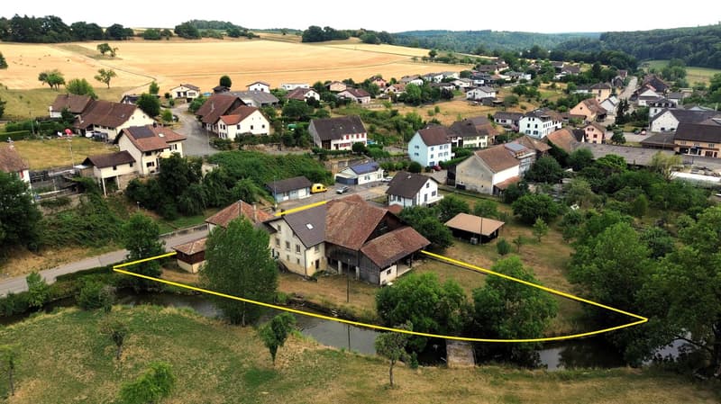 Bauernhaus mit 2 Wohnungen und Restaurant (mit weiteren Wohnungen ausbaubar). (1)