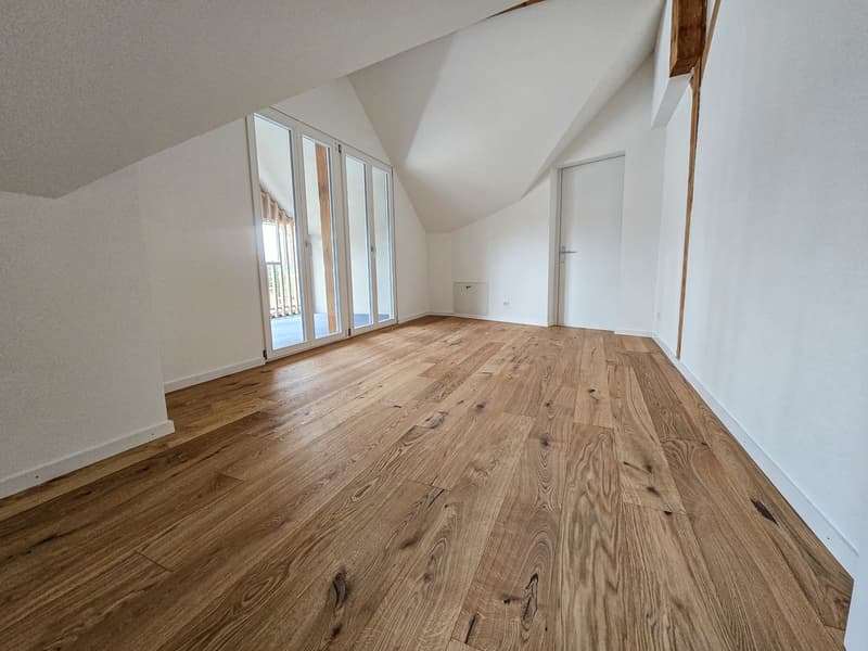 empty room, wooden floor, white walls, sliding glass doors, balcony