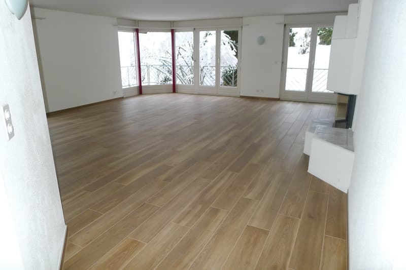 Grosse 4-Zimmer-Wohnung mit Balkon und Kamin, TOP-Lage in Steffisburg (2)