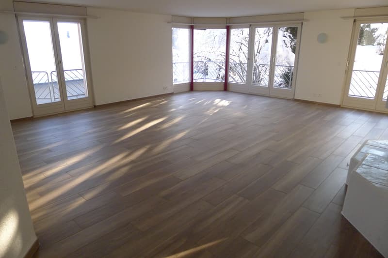 Grosse 4-Zimmer-Wohnung mit Balkon und Kamin, TOP-Lage in Steffisburg (4)