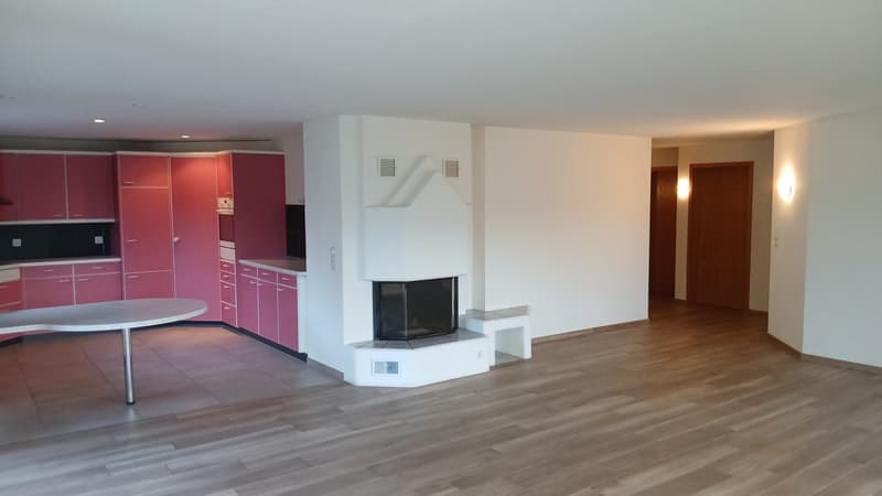 Grosse 4.5 -Zimmer-Wohnung mit Balkon und Kamin, TOP-Lage in Steffisburg (4)