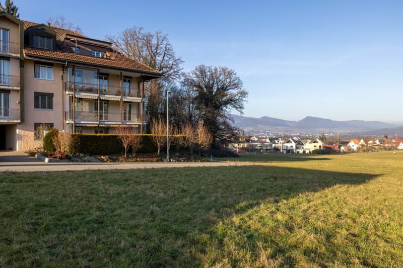Direkt an der Landwirtschaftszone lebt es sich angenehm: Nur 20 Gehminuten vom Oltener Bahnhof (2)
