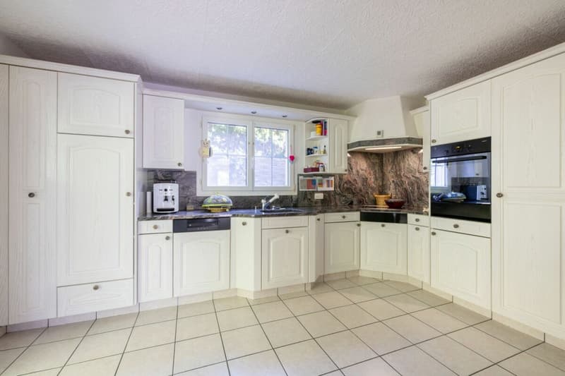 6.5 Zimmer Einfamilienhaus mit grossem Platzangebot in Plasselb (4)