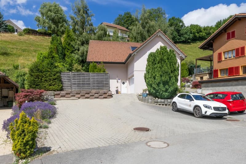 6.5 Zimmer Einfamilienhaus mit grossem Platzangebot in Plasselb (11)