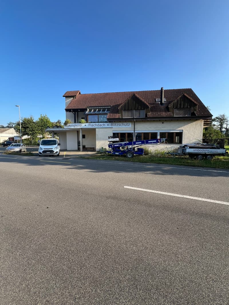 Wohn-und Geschäfts-Haus mit Büro-, Werkstatt- und Lagerflächen. 4.5 Zi.Whng  plus 1 Zi.Whng. | homegate.ch