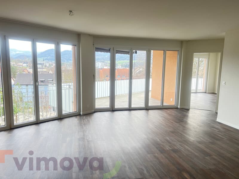 Top living comfort in a popular residential area in Laufen (2)