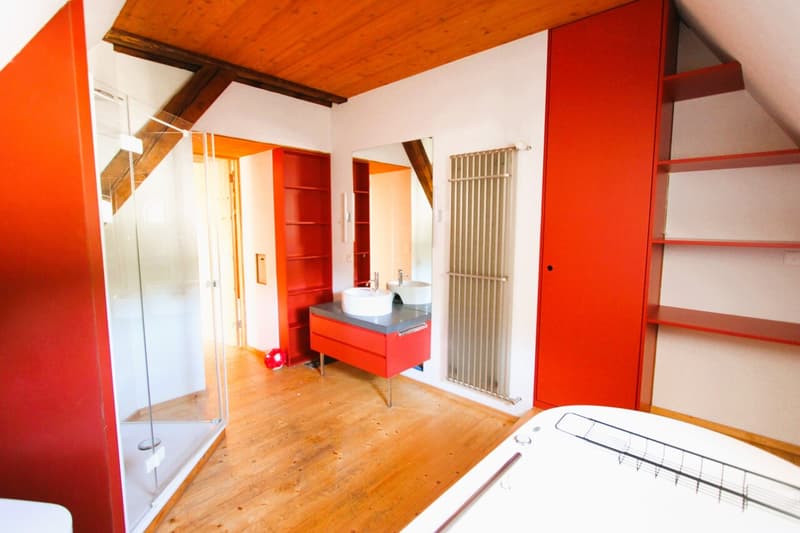 Stimmige 2.5-Dachwohnung mit Galerie und viel Charme (7)