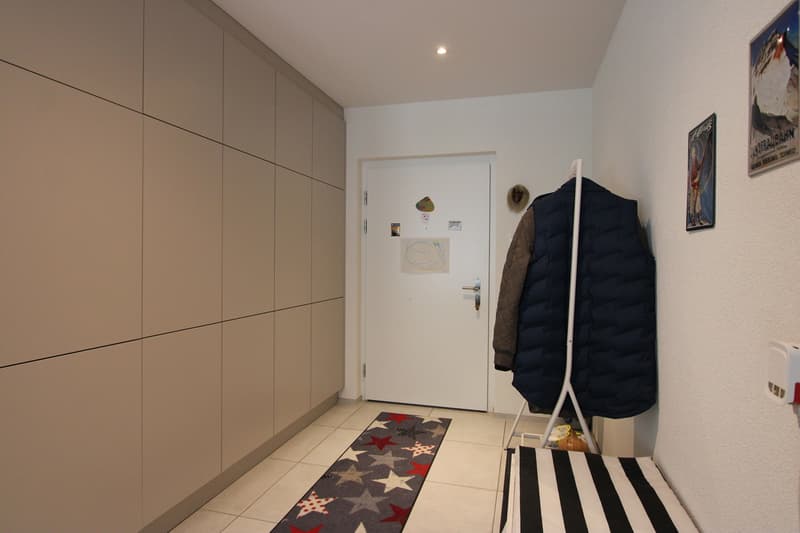 Hochwertige 2.5-Zi-Gartenwohnung mit Autoeinstellplatz und Hobbyraum (5)
