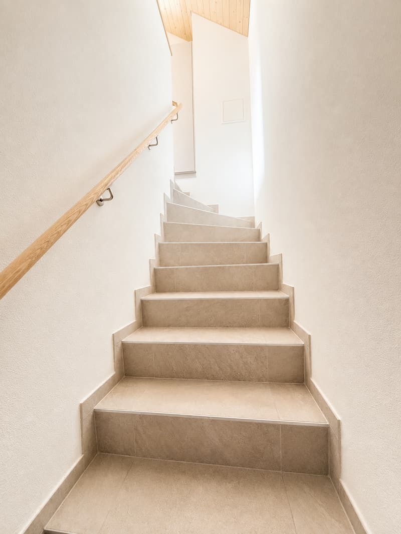 Charmant appartement de 2,5 pièces au dernier étage à Givisiez (4)