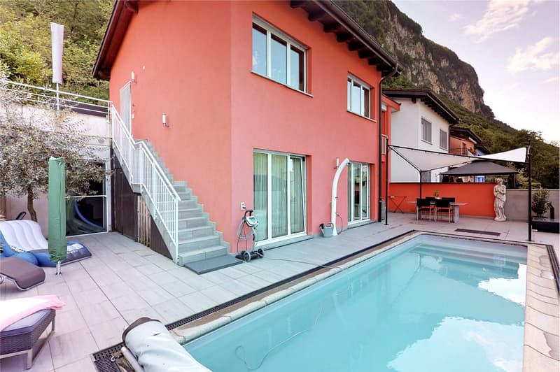 Komfortables Ferienhaus mit Pool und Terrasse (1)
