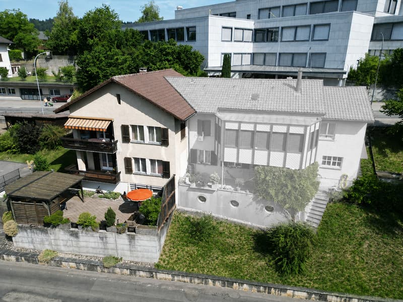 Charmantes 5.5-Zimmer-Einfamilienhaus an sonniger Bestlage in Sumiswald (2)