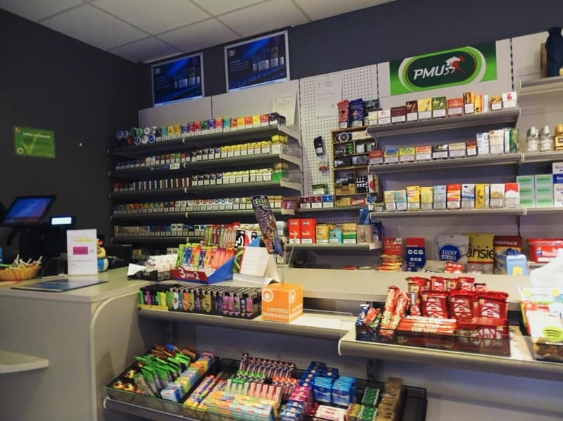 Magasin avec service de kiosque dans un centre commercial (1)