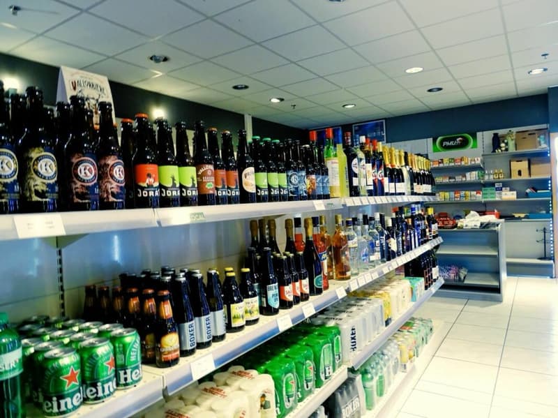 Magasin avec service de kiosque dans un centre commercial (2)