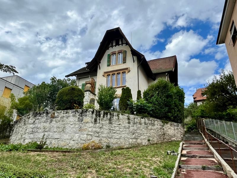Maison de charme de 9,5 pièces avec vue sur le lac et les Alpes (1)