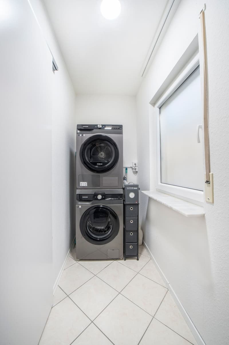 Freistehendes 5.5-Zimmer-Einfamilienhaus mit unschlagbar tiefen Energiekosten (5)