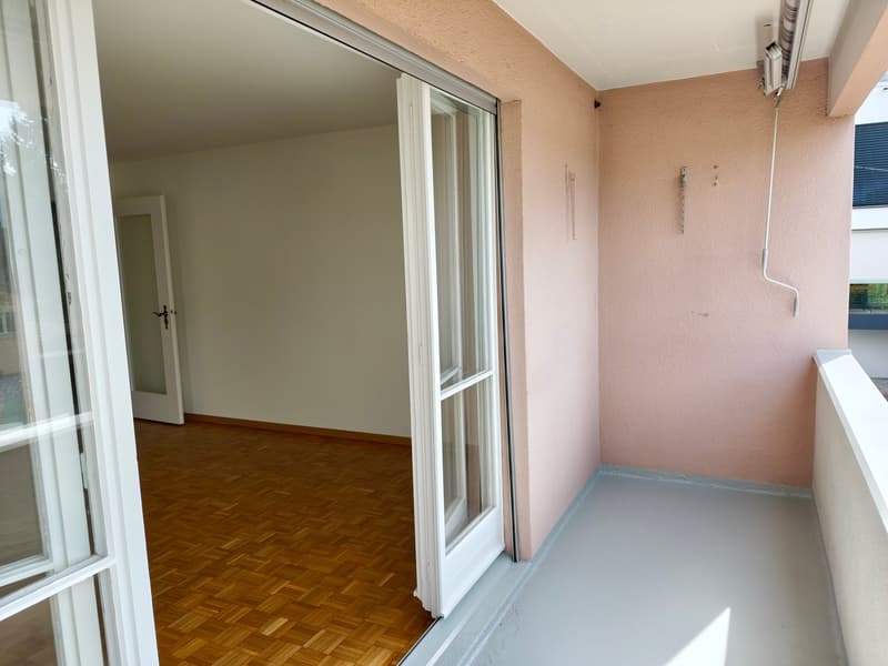 Charmante 3.5-Zimmer-Wohnung mit Balkon in Baar – ab sofort verfügbar (2)