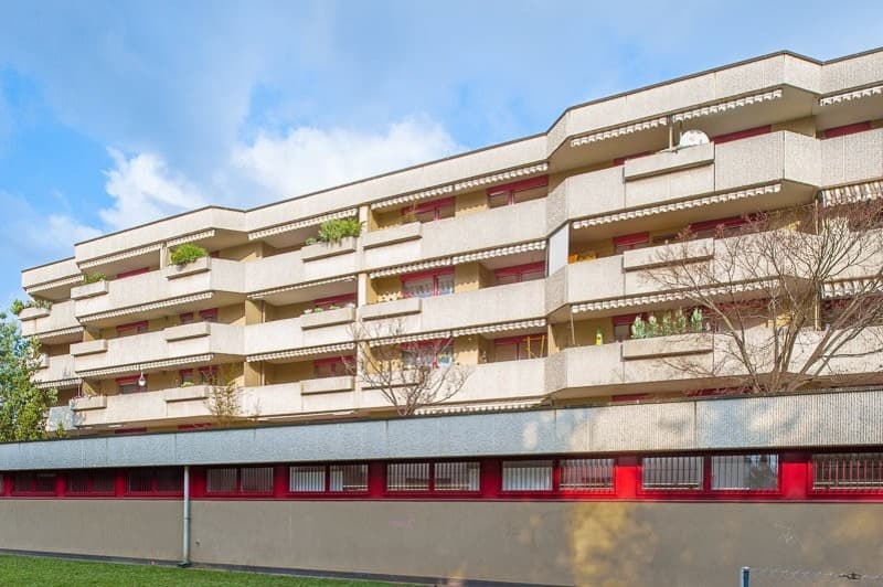 Espace commercial attractif avec vitrine sur la rue principale (2)