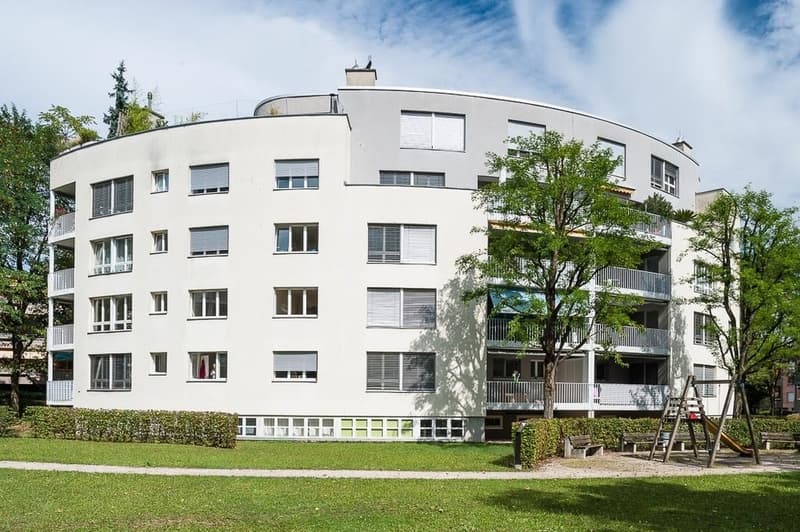 Attraktive 4.5-Zimmer-Wohnung mit eigenem Waschturm (1)