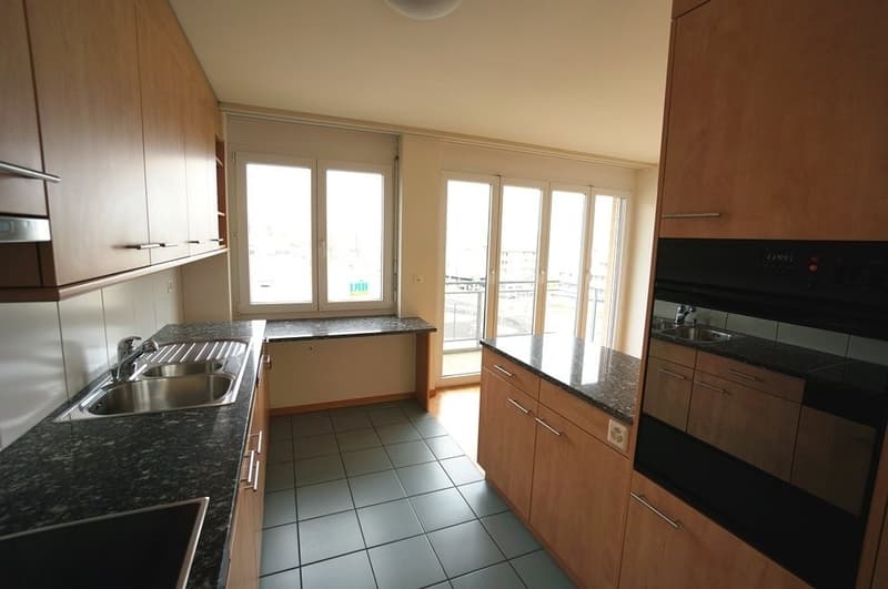 Sehr grosszügige 3.5 Zimmer-Wohnung im Zentrum von Horgen! (3)