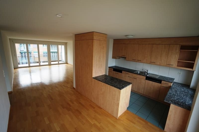Sehr grosszügige 3.5 Zimmer-Wohnung im Zentrum von Horgen! (4)