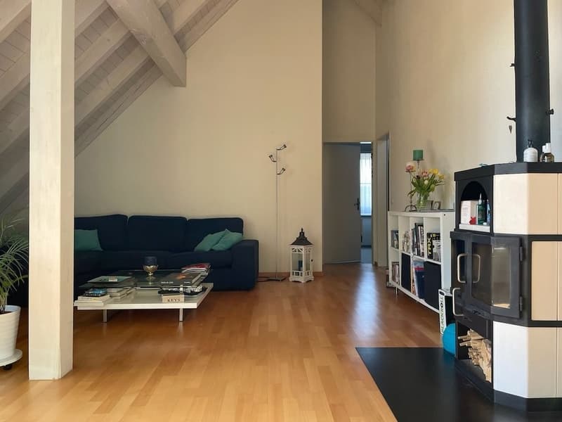 Charmante 3.5-Zimmer-Dachwohnung mit Cheminée in Bonstetten (4)