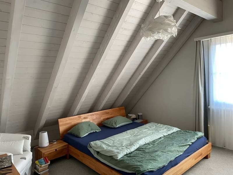 Charmante 3.5-Zimmer-Dachwohnung mit Cheminée in Bonstetten (7)