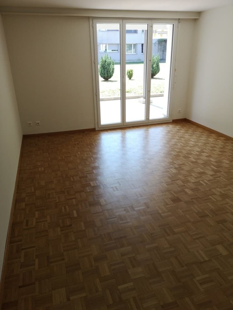 Grosszügige Wohnung mit Gartensitzplatz und Balkon zu vermieten (7)