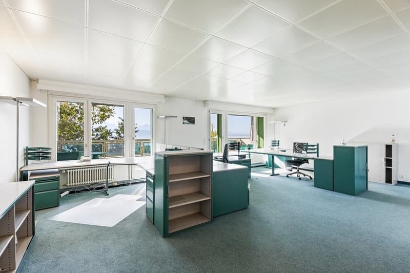 Dans immeuble résidentiel belle surface meublée (5)