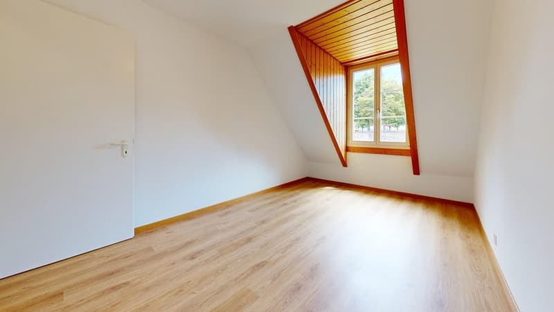 B0375010011-Grand-Rue-39-1350-Orbe-Bedroom.jpg