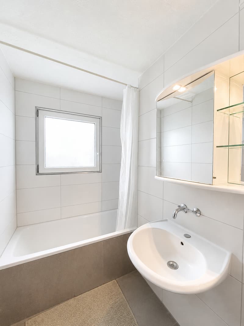 Badezimmer mit Dusche
