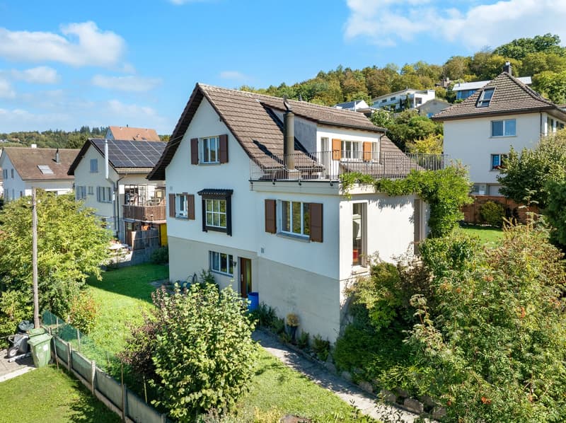 Charmantes 6.5-Zimmer-Einfamilienhaus mit Gartenoase, freistehend (2)