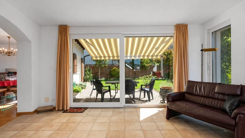 Charmantes 6.5-Zimmer-Einfamilienhaus mit Gartenoase, freistehend (8)