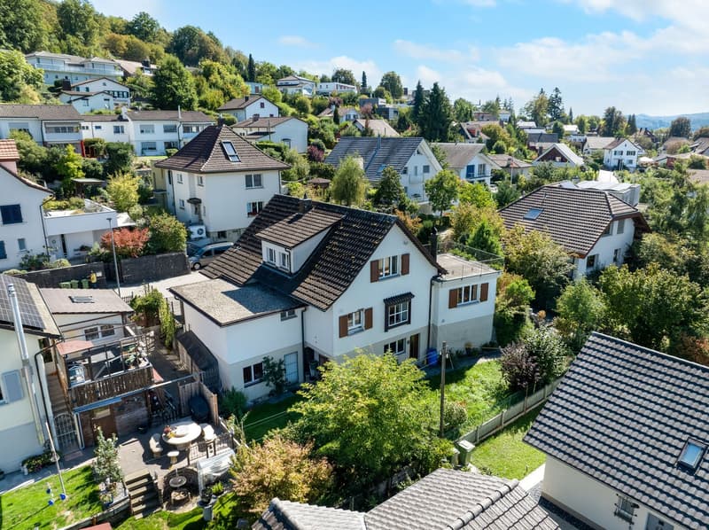 Charmantes 6.5-Zimmer-Einfamilienhaus mit Gartenoase, freistehend (4)