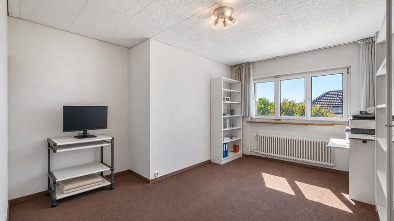 Charmantes 6.5-Zimmer-Einfamilienhaus mit Gartenoase, freistehend (15)