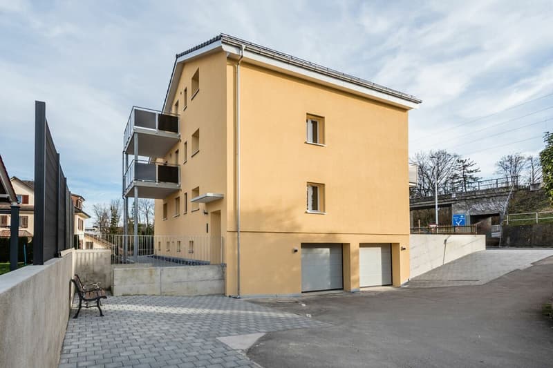 Standard di proprietà: appartamento di 4 camere in prima occupazione con vista sul lago al 1° piano (2)