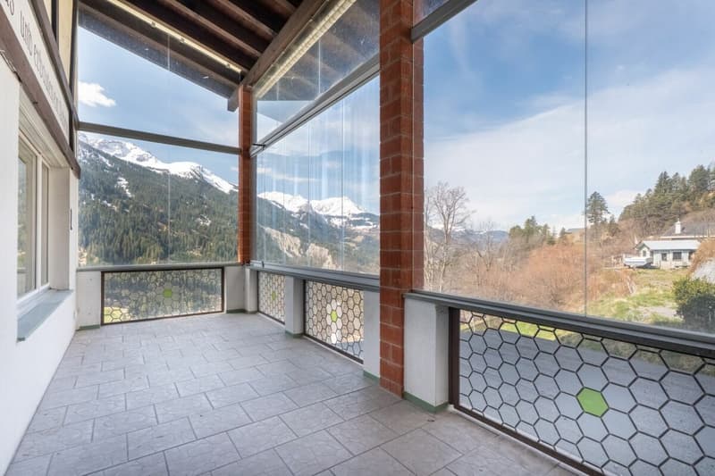 Vivere con vista panoramica. Appartamento di 4,5 locali ristrutturato di recente vicino ad Arosa (12)