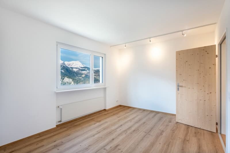 Vivere con vista panoramica. Appartamento di 4,5 locali ristrutturato di recente vicino ad Arosa (9)