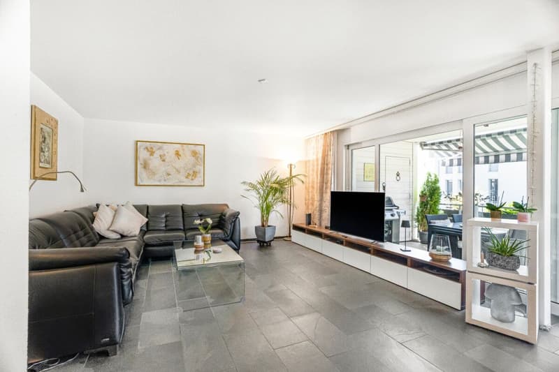 Bonaduz: Helle 4.5-Zimmer-Wohnung in grossem Balkon, Lift und eigenem Hobbyraum (2)